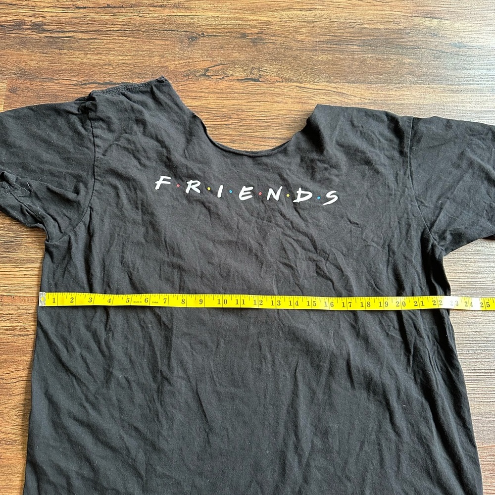 1X Black Friends Graphic T-Shirt cut off neck - Picture 2 of 4